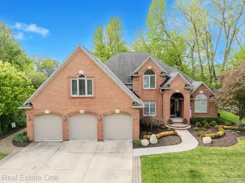 28022 Ashland Ave, Harrison, MI 48045