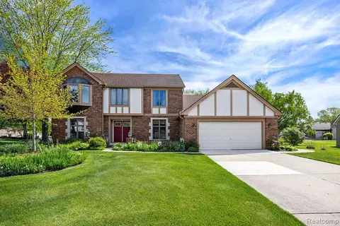 34570 Navin Crt Ct, Livonia, MI 48152
