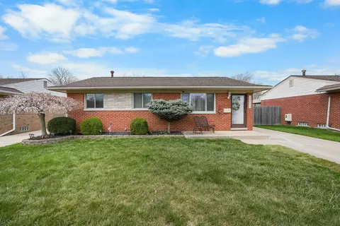 20463 Electra St, Clinton Township, MI 48035