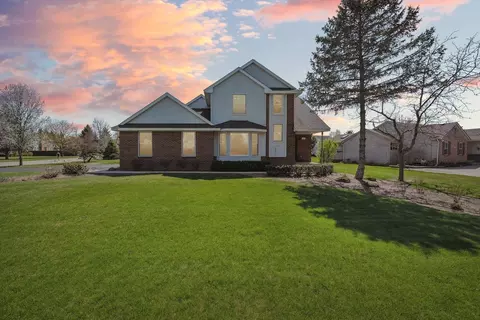 13732 Monarch Dr, Green Oak, MI 48178