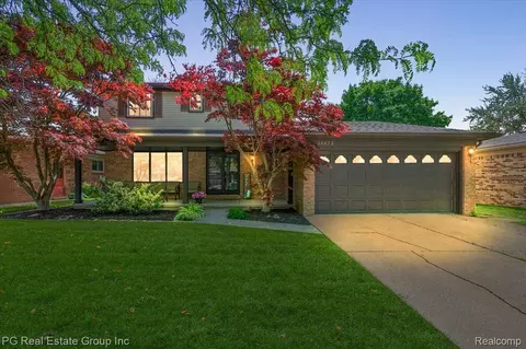 15672 Robert Dr, Macomb, MI 48044