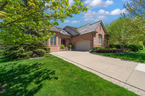 2590 Summerlin Crt Ct, Oakland, MI 48306