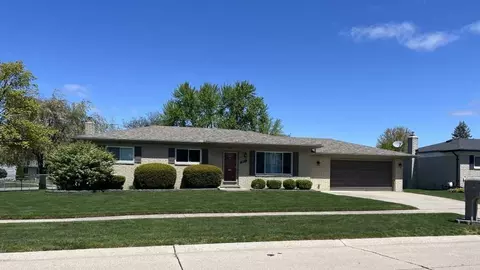 14111 Hillsdale Dr, Sterling Heights, MI 48313