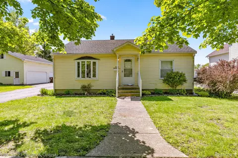 230 Mechanic St, Dundee, MI 48131