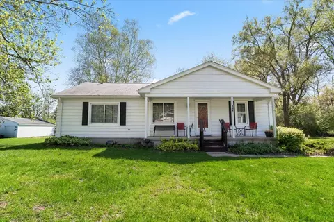 910 Tyrone Ave, Waterford, MI 48328