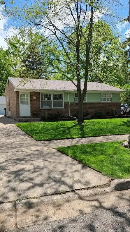 527 Rosemont Ave, Saline, MI 48176