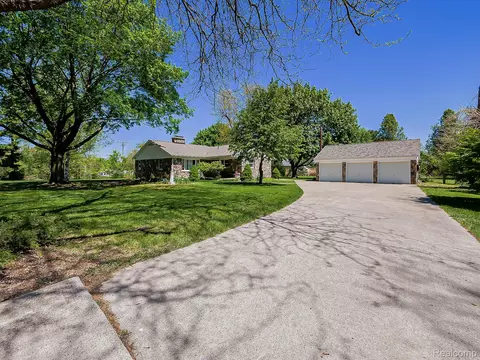 9745 Marshall Rd, Green Oak, MI 48178
