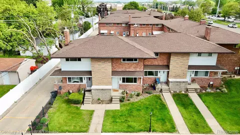 9917 Middlebelt Rd, Livonia, MI 48150