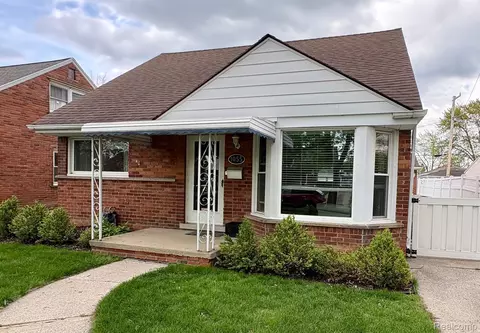 1055 16th St, Wyandotte, MI 48192