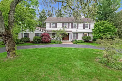 5372 Forest Way, Bloomfield Township, MI 48302