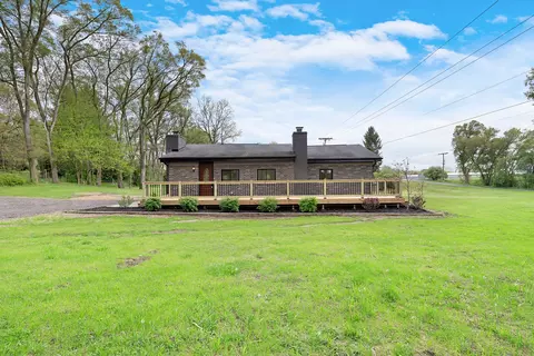 8760 Hyne Rd, Brighton, MI 48114