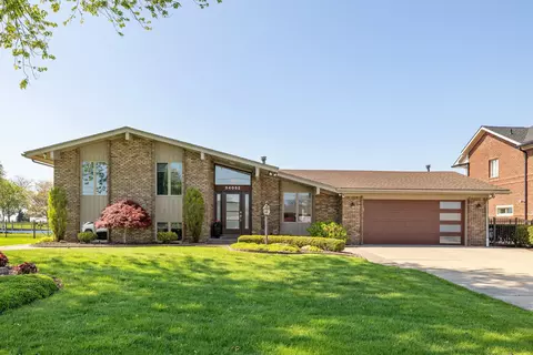 34052 Lotties Dr, Chesterfield, MI 48047