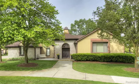 41674 Bedford Dr, Canton, MI 48187