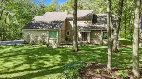 185 Audubon Dr, White Lake, MI 48383