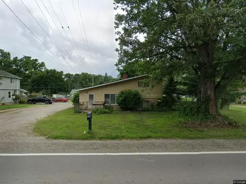 9877 Elizabeth Lake Rd, White Lake, MI 48386