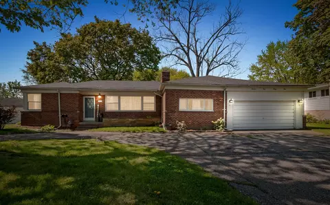 19434 Eastwood Dr, Harper Woods, MI 48225