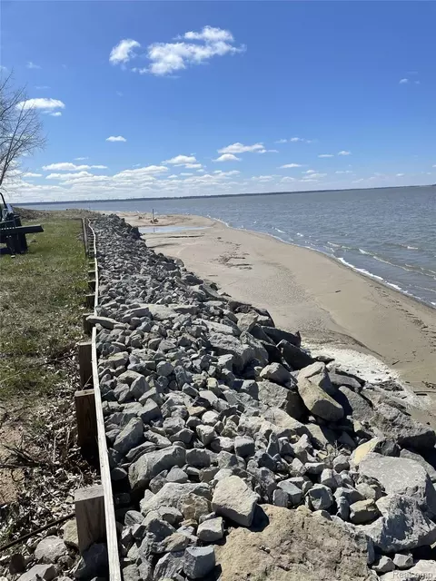 9899 Sunset Blvd, Caseville, MI 48755