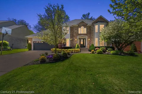 1181 Olympia Dr, Rochester Hills, MI 48306