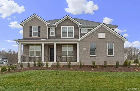 22884 Ronway Ln, Lyon, MI 48178