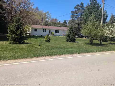 1941 N Thomas Rd, Colfax, MI 48413