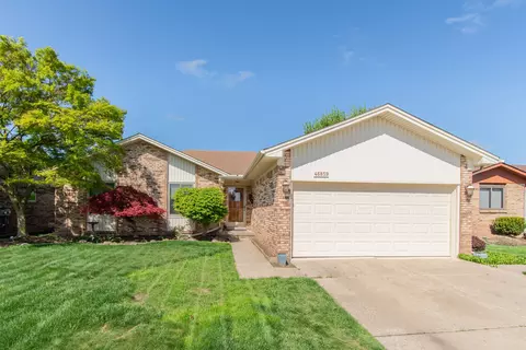 46859 Arapahoe Dr, Macomb, MI 48044