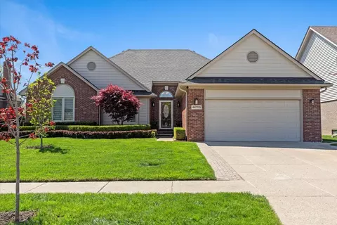 46709 Covington Dr, Macomb, MI 48044