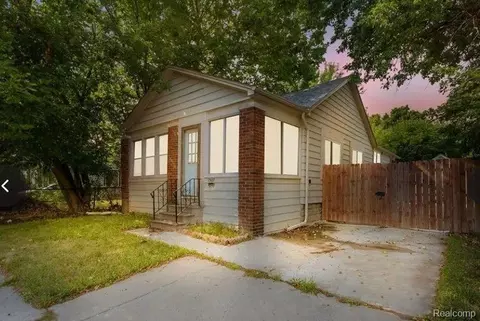 7567 Toepfer Rd, Warren, MI 48091