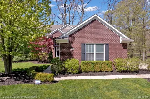 1060 Tinley Blvd, Oxford, MI 48371