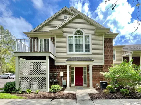 1678 Deepwood Cir 3 Cir, Rochester, MI 48307