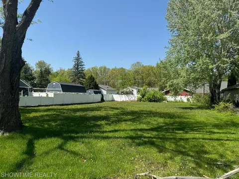 34070 Edna St, Farmington Hills, MI 48335