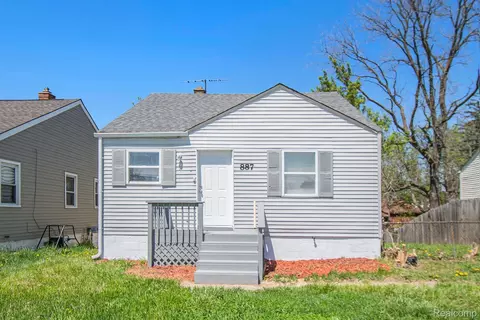 887 University Dr, Pontiac, MI 48342