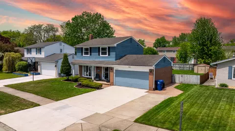 42438 Somerset Crt Ct, Canton, MI 48187