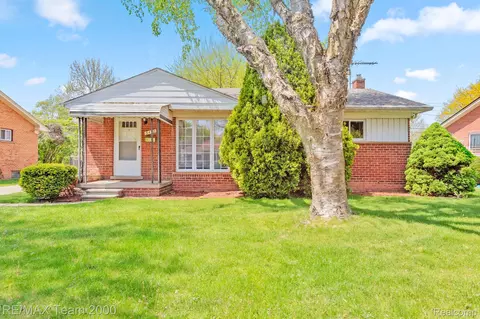 5492 Heather Ln, Dearborn Heights, MI 48125