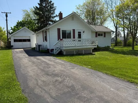 27 Turrill Ave, Lapeer, MI 48446