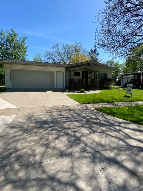 216 Sequoia Dr, Davison, MI 48423
