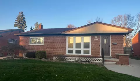29536 Tawas St, Madison Heights, MI 48071
