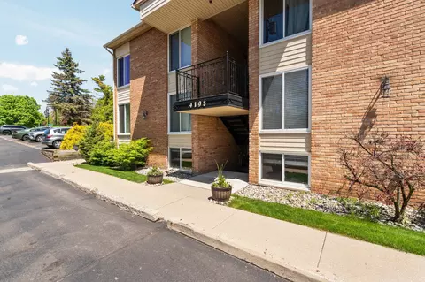 498 Packard St #1, Pittsfield, MI 48108