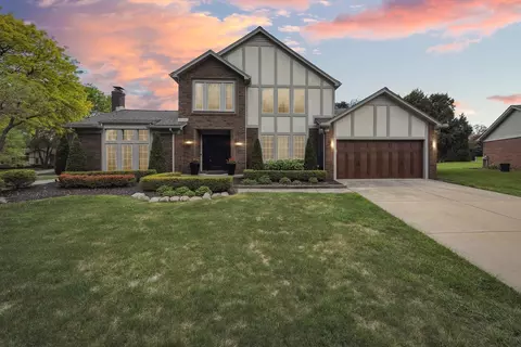 17305 Laurel Dr, Livonia, MI 48152