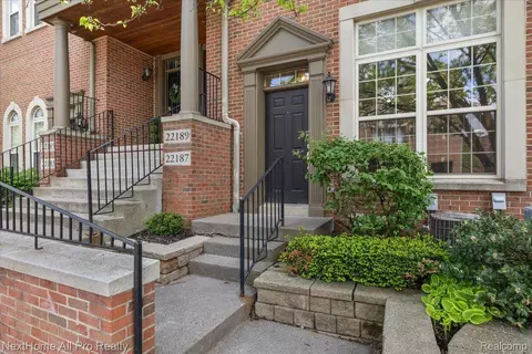 22187 W Village Dr Unit 5 C Dr UNIT 5, Dearborn, MI 48124