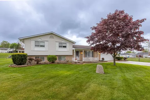 841 Driburg Dr, Commerce, MI 48390