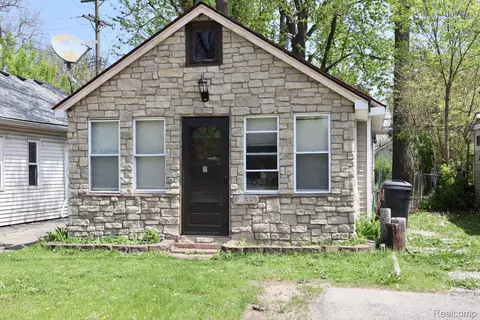 1833 Cass Lake Rd, Keego Harbor, MI 48320