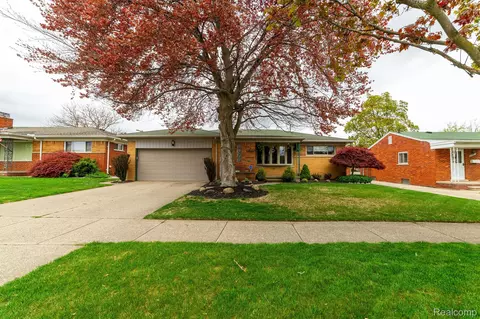 38076 Richland St, Livonia, MI 48150