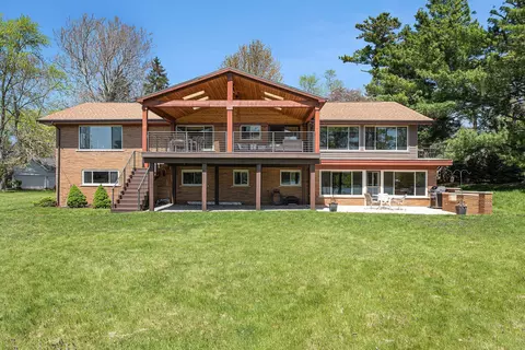 6305 N Shore Crt Ct, West Bloomfield, MI 48324