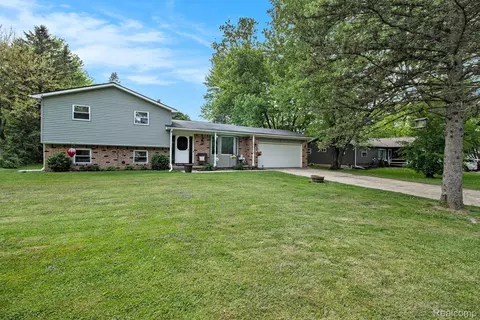 7055 N Center Rd, Mount Morris, MI 48458