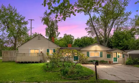 29810 David St, Farmington Hills, MI 48334