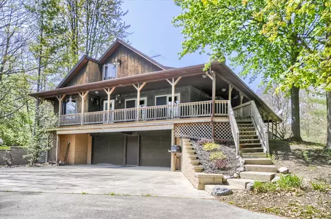 1612 Deer Path Dr, Oregon, MI 48446