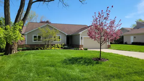 6192 N Shore Dr, West Bloomfield, MI 48324