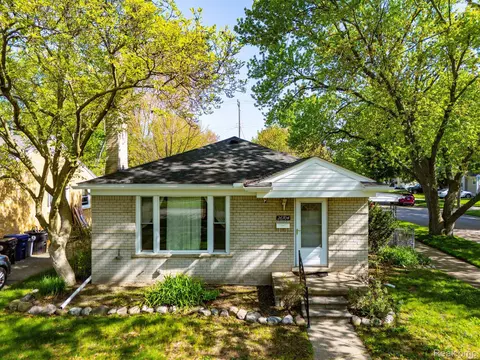 26704 Student, Redford, MI 48239