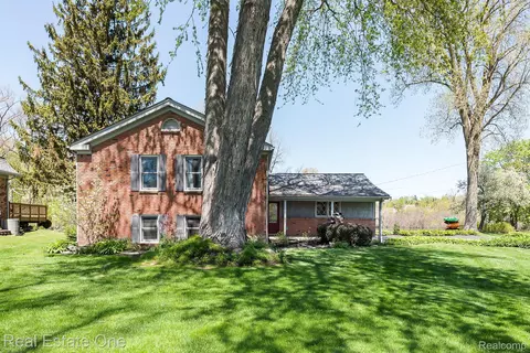 7311 Biscayne Crt Ct, White Lake, MI 48383