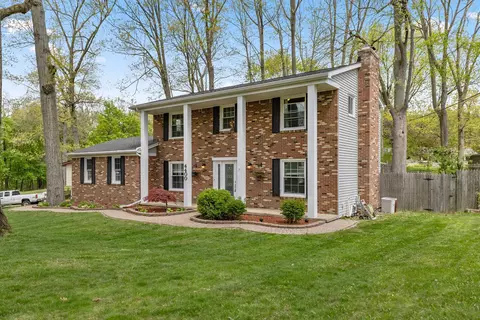 4400 Highfield Rd, Waterford, MI 48329